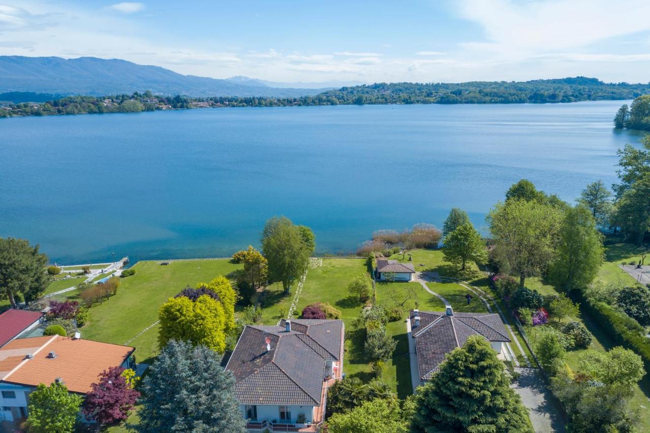Villa Martine Au Bord Du Lac - Happy Rentals Cadrezzate Exterior photo