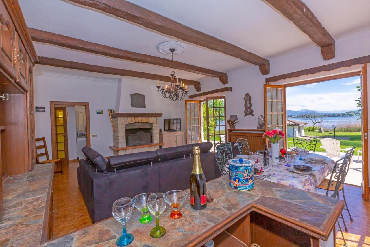Villa Martine Au Bord Du Lac - Happy Rentals Cadrezzate Exterior photo