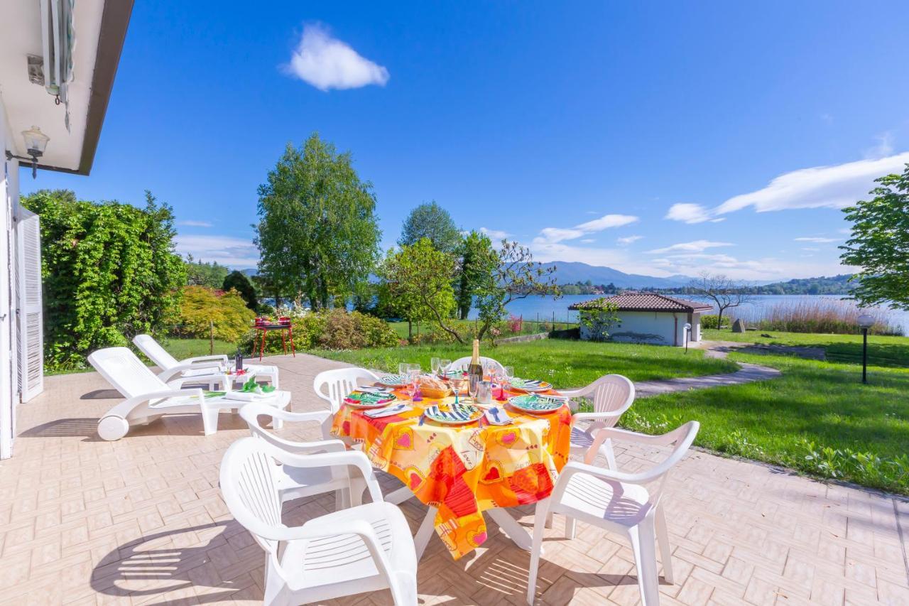 Villa Martine Au Bord Du Lac - Happy Rentals Cadrezzate Exterior photo