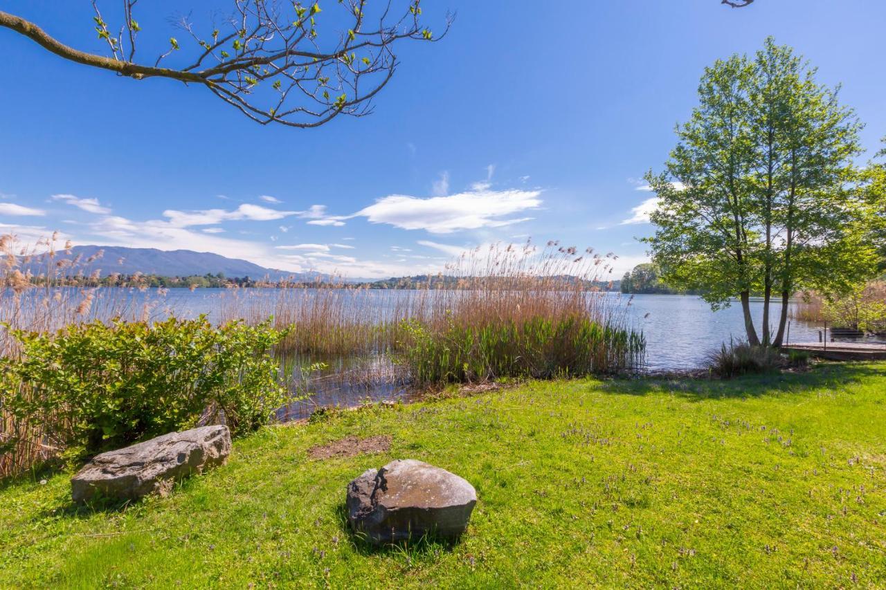Villa Martine Au Bord Du Lac - Happy Rentals Cadrezzate Exterior photo